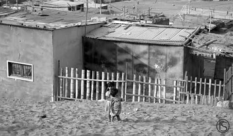 two little kids in Lomo de Corvina