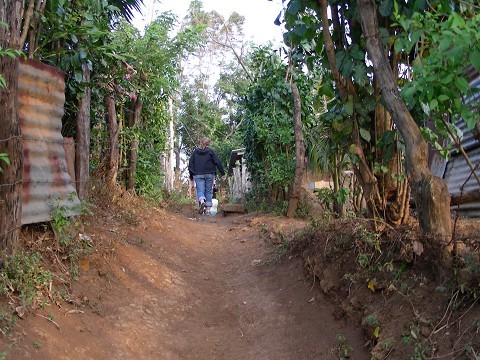 the road through the barrios...lots of dirt and rusted tin siding