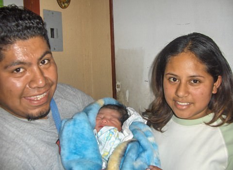 Oswaldo, Oswaldo Jr. and Mariella, when they got home from the hospital!
