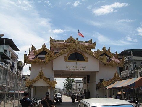myanmar border crossing