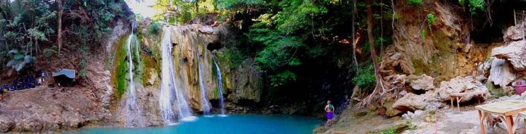 An insainly beautiful waterfall